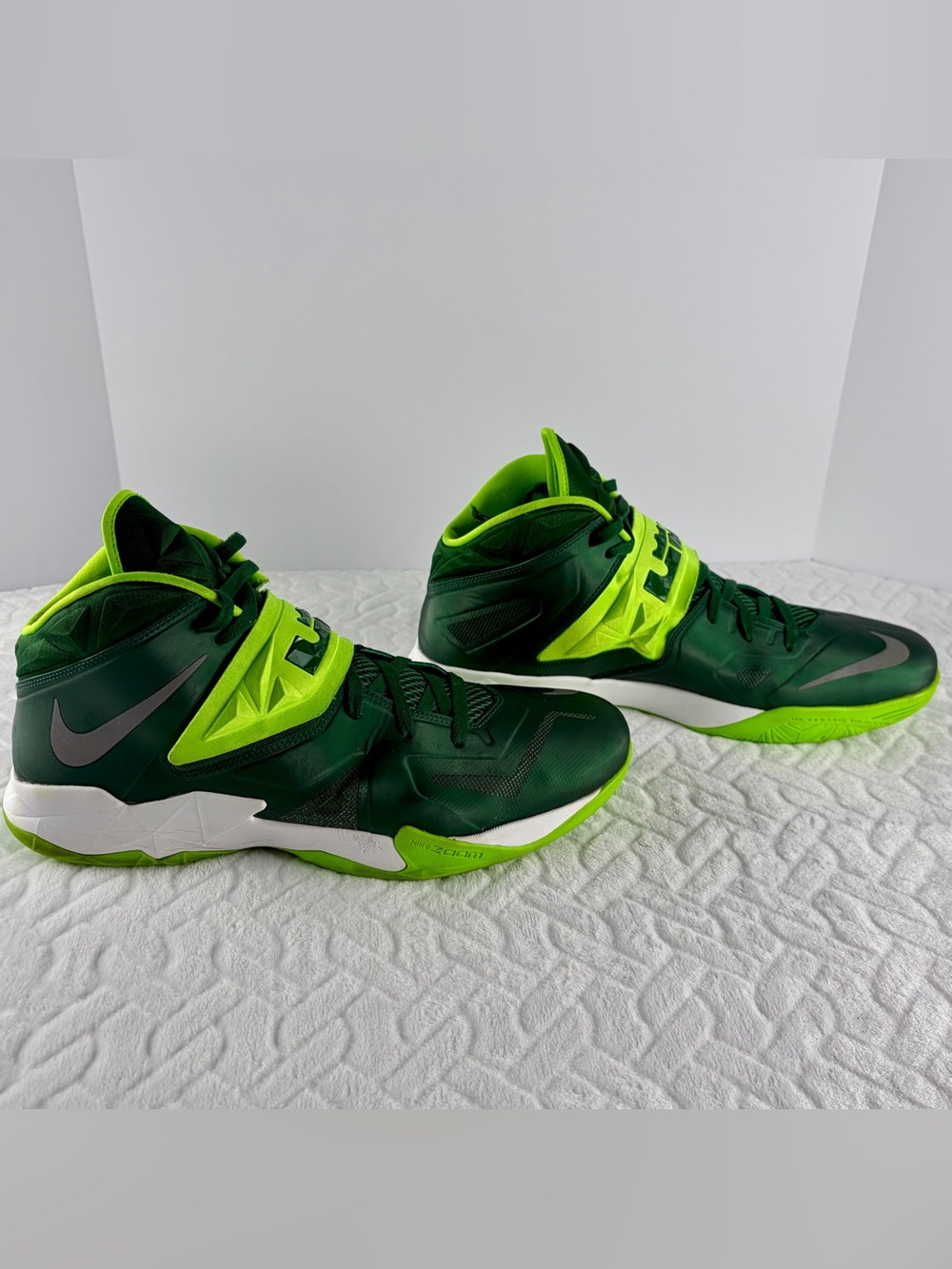 Nike Lebron Zoom Soldier 7 TB neon green basketball sneakers Men’s Size 16